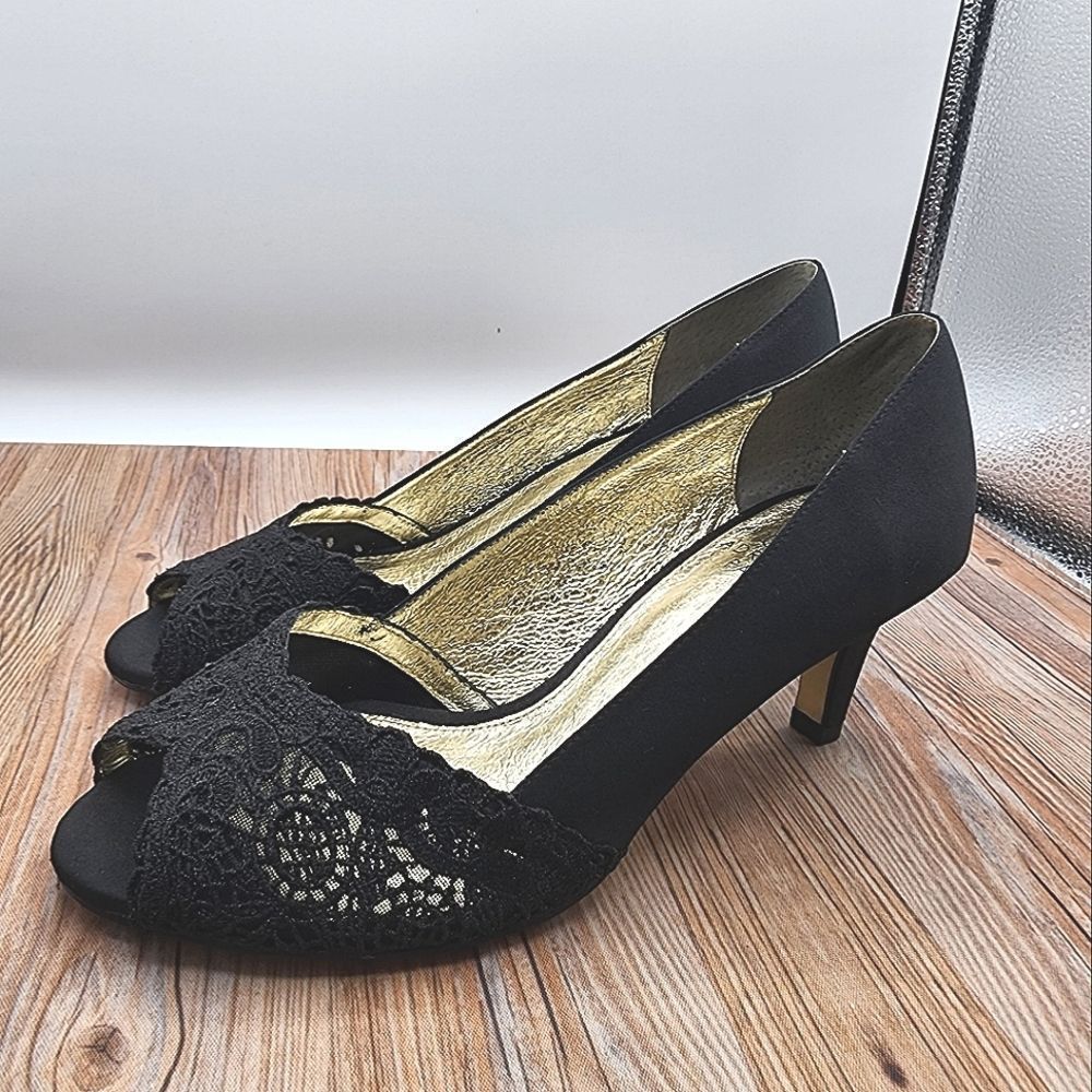 Adrianna Papell Black Lace Peep-Toe Kitten Heels - Picture 3 of 8